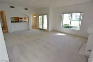 Photo #5: 2136878 Listing 