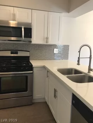 Photo #3: 2136887 Listing 