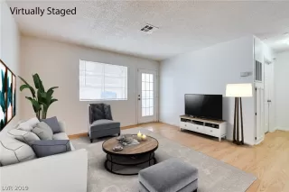 Photo #2: 2136971 Listing