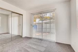 Photo #5: 2136971 Listing