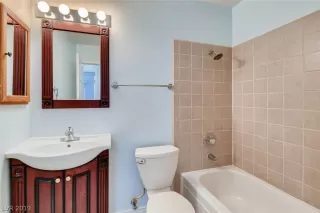 Photo #6: 2136971 Listing