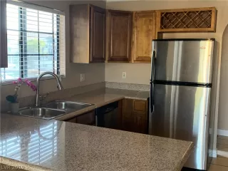 Photo #2: 2136975 Listing 