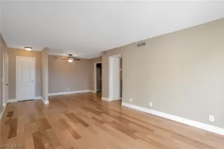 Photo #2: 2136991 Listing 