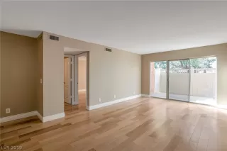 Photo #3: 2136991 Listing 