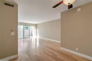 Photo #4: 2136991 Listing 