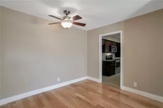 Photo #5: 2136991 Listing 