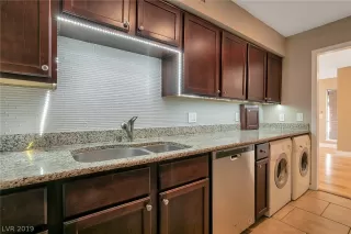 Photo #6: 2136991 Listing 