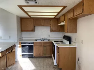 Photo #2: 2136992 Listing