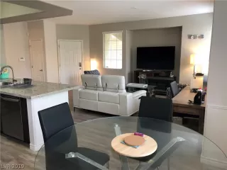 Photo #4: 2137005 Listing