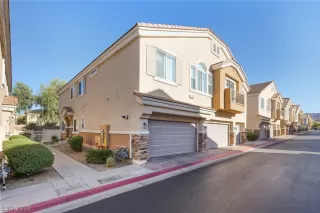 Photo #1: 2137017 Listing