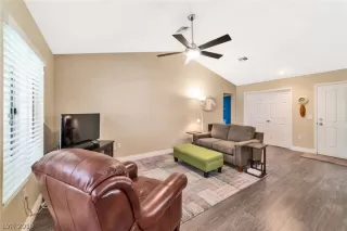 Photo #4: 2137023 Listing