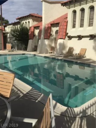 Photo #5: 2137091 Listing