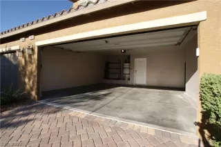 Photo #4: 2137116 Listing 