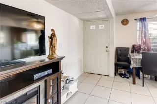 Photo #3: 2137121 Listing