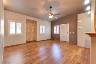 Photo #2: 2137188 Listing