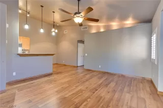 Photo #3: 2137188 Listing