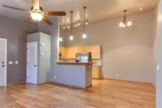 Photo #4: 2137188 Listing