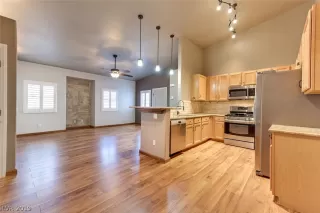 Photo #5: 2137188 Listing