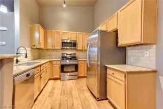 Photo #6: 2137188 Listing