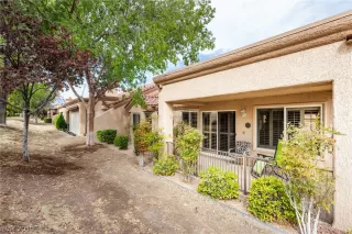 Photo #2: 2137211 Listing