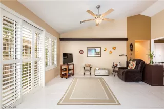 Photo #4: 2137211 Listing