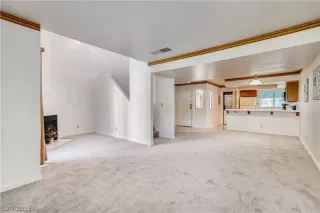 Photo #6: 2137258 Listing