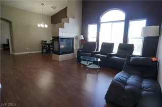 Photo #5: 2137278 Listing 