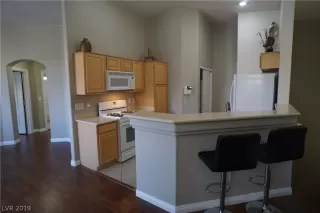 Photo #6: 2137278 Listing 