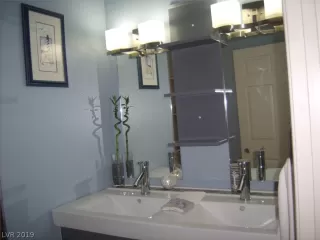 Photo #2: 2137284 Listing