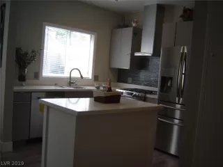 Photo #3: 2137284 Listing