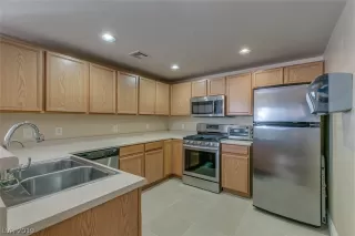 Photo #5: 2137316 Listing 