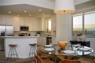 Photo #3: 2137327 Listing