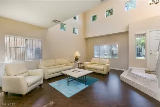 Photo #2: 2137334 Listing