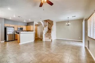 Photo #3: 2137359 Listing