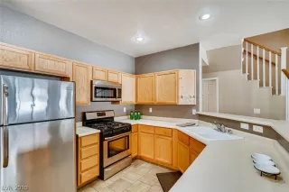 Photo #5: 2137359 Listing