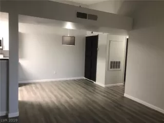 Photo #2: 2137393 Listing