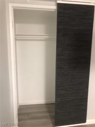 Photo #3: 2137393 Listing