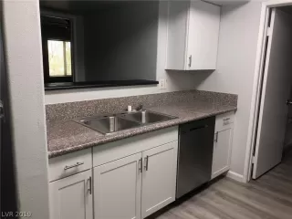 Photo #4: 2137393 Listing