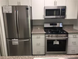 Photo #5: 2137393 Listing