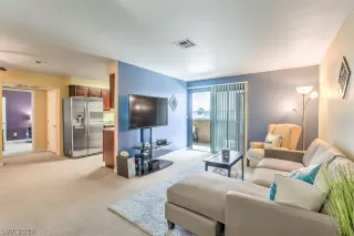 Photo #5: 2137413 Listing