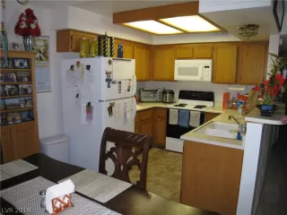 Photo #3: 2137476 Listing