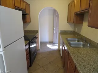 Photo #2: 2137537 Listing