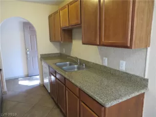 Photo #3: 2137537 Listing