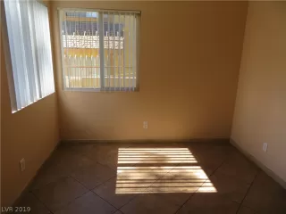 Photo #5: 2137537 Listing