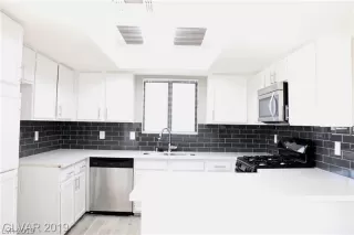 Photo #4: 2137587 Listing 