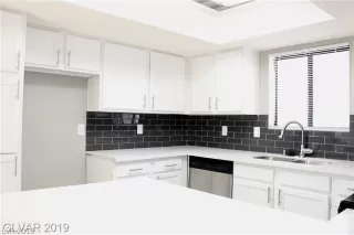 Photo #5: 2137587 Listing 