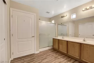 Photo #4: 2137596 Listing
