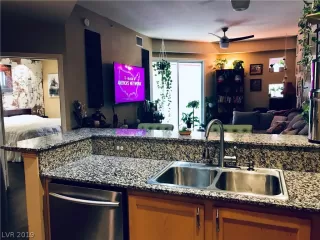 Photo #4: 2137603 Listing 