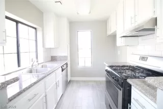 Photo #4: 2137616 Listing