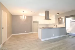 Photo #2: 2137621 Listing